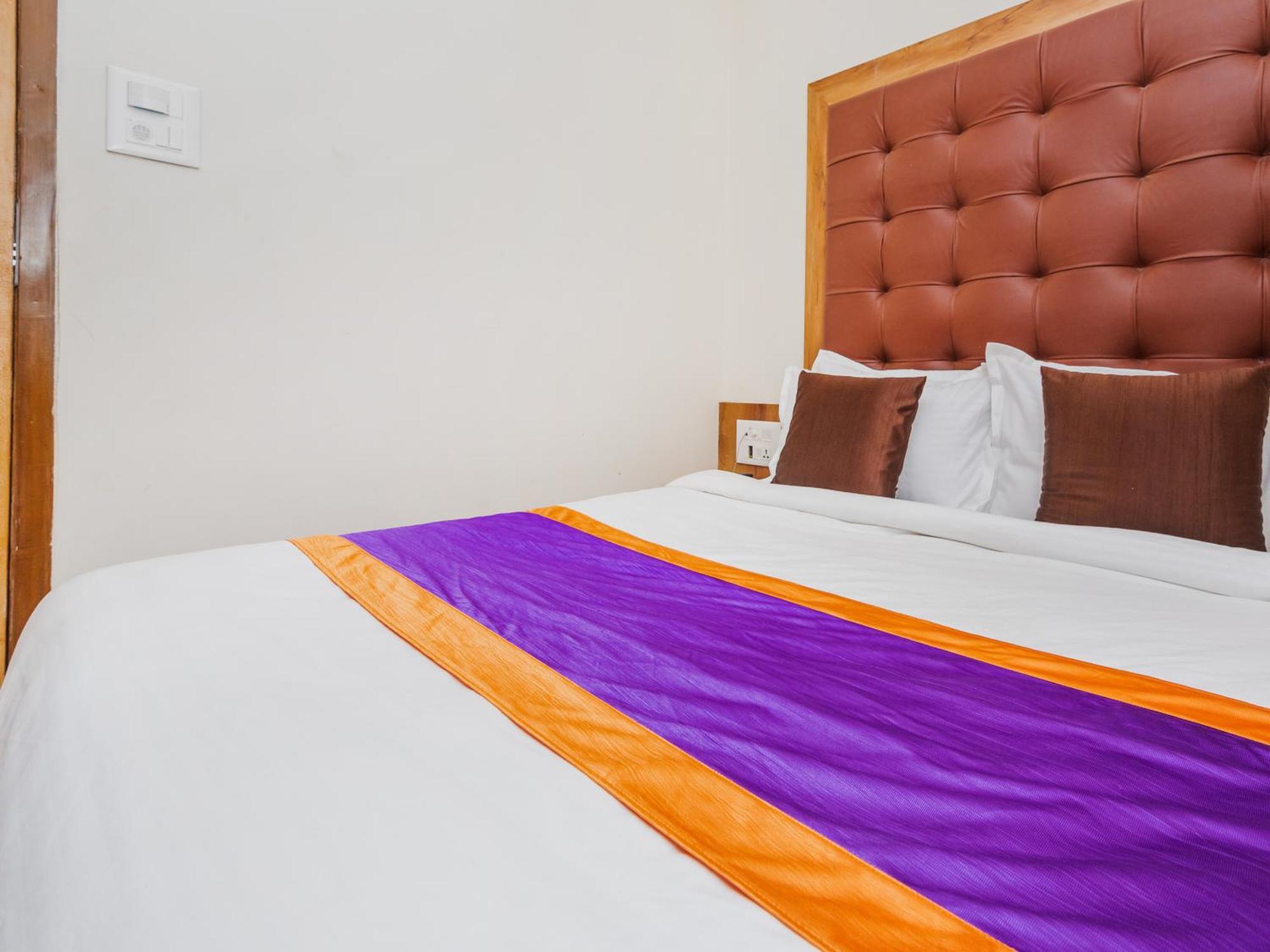 Hotel Era Mumbai Bagian luar foto