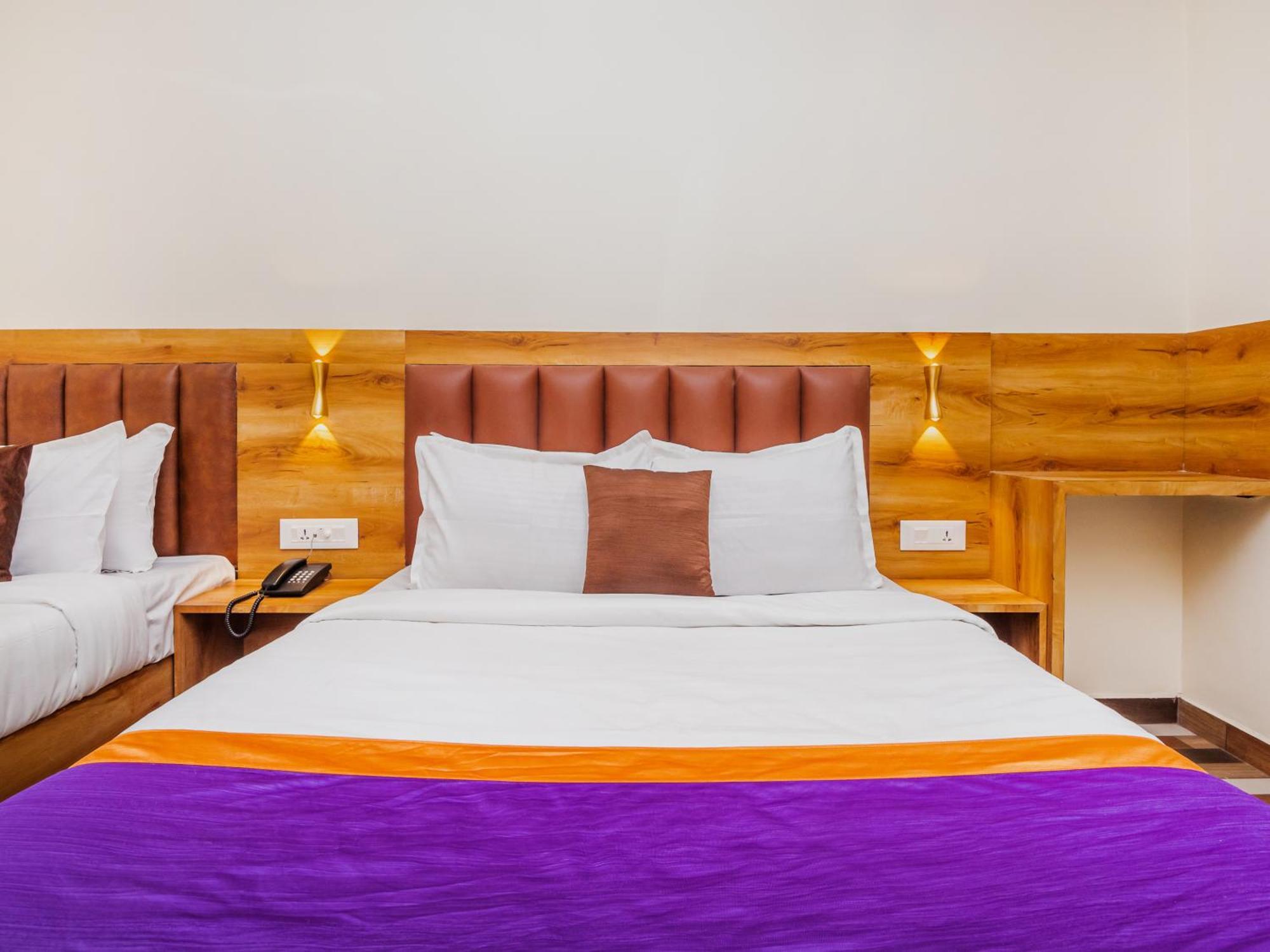 Hotel Era Mumbai Bagian luar foto